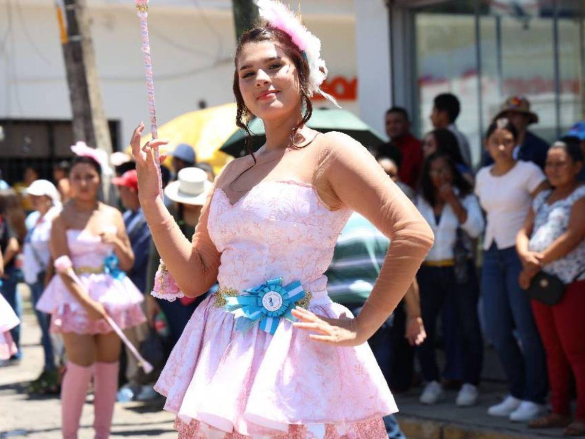 Hondureños celebran con fervor cívico los 204 años de independencia en todo el país