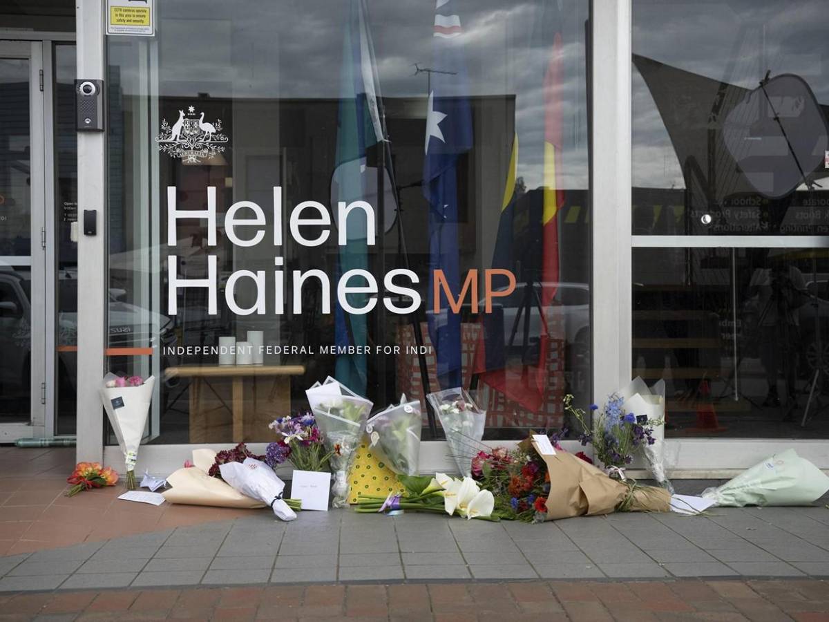 ¿Quién es Helen Haines, la diputada australiana que perdió una pierna en un atropello?