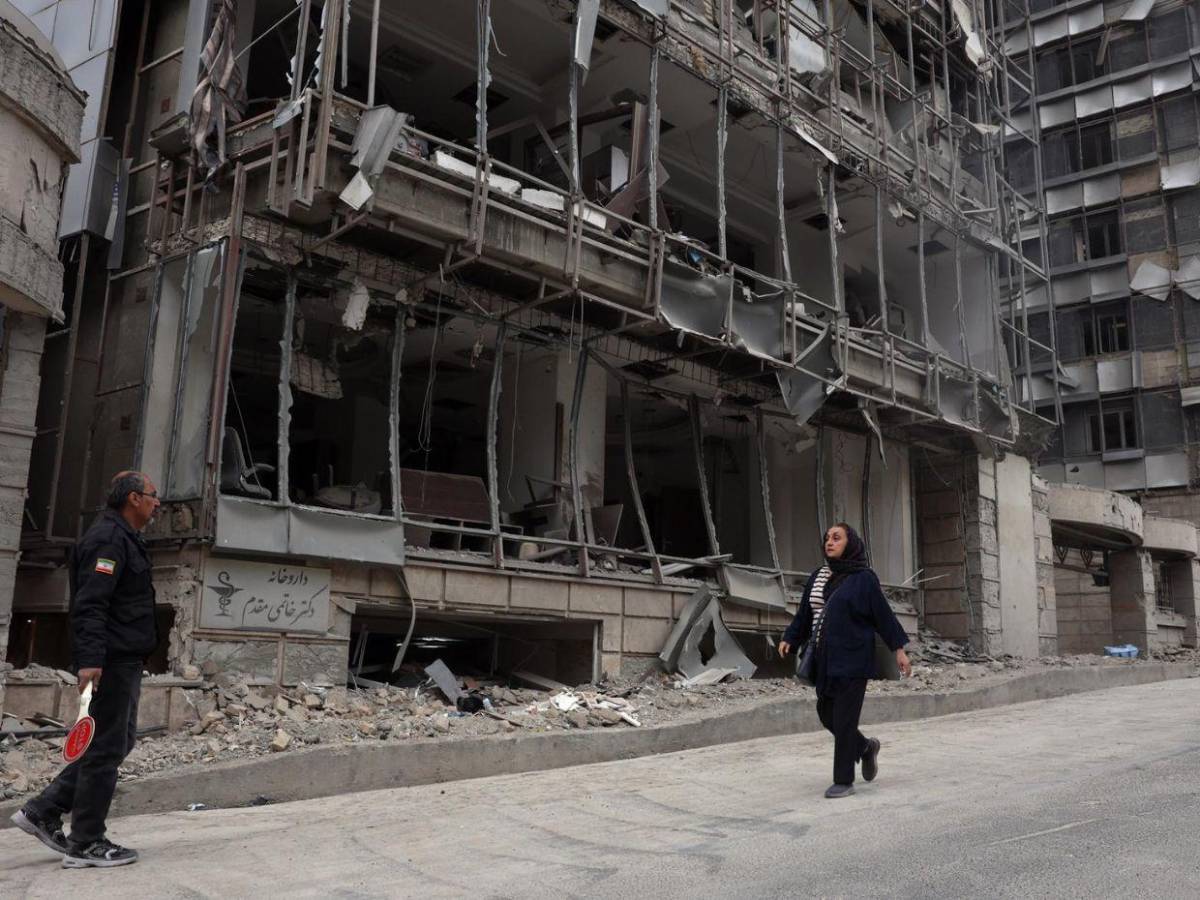 Destrucción total: así quedó el hospital Gandhi en Teherán tras ataque
