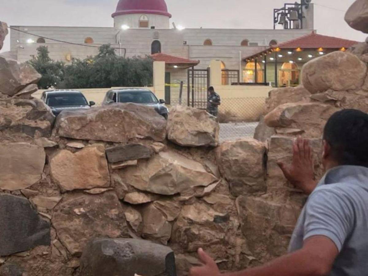 Así fue el tiroteo en una iglesia cristiana de Jordania que deja 7 fallecidos y decenas de heridos