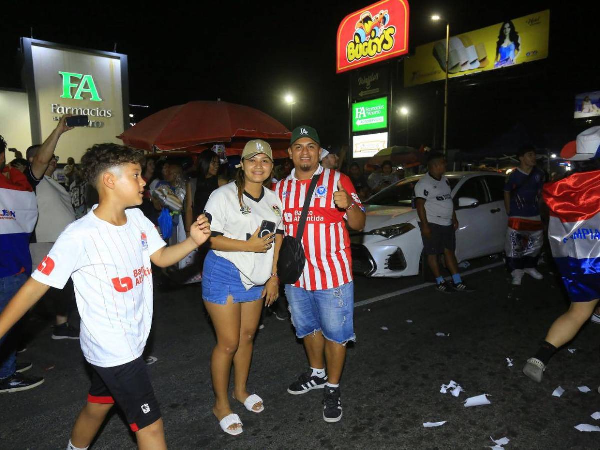 ¡Algarabía! Olimpistas celebran en las calles de San Pedro Sula la copa 39