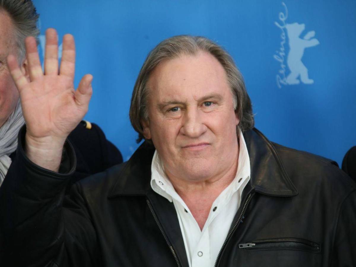 Gérard Depardieu enfrenta juicio por agredir a un paparazzi en Roma
