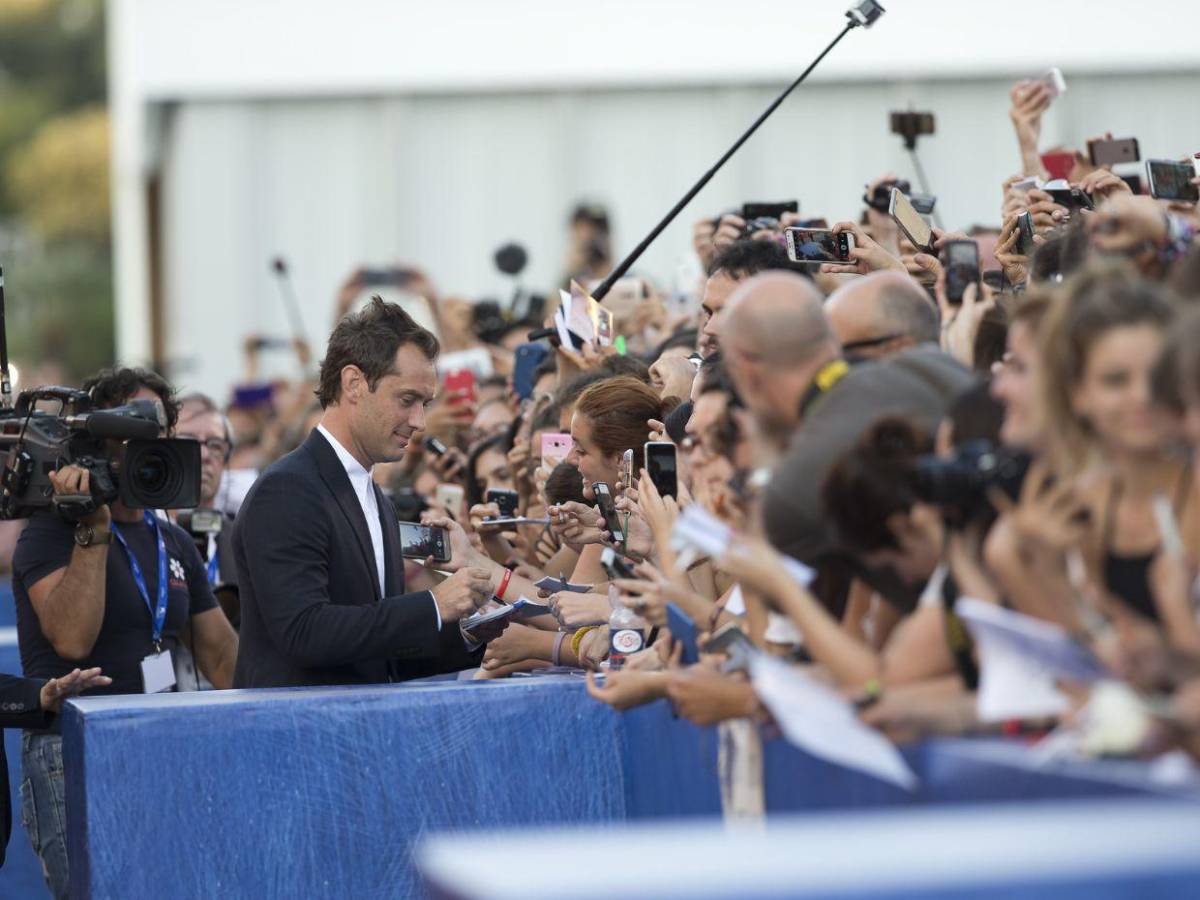 Jude Law conquista el Paseo de la Fama luego de tres décadas de carrera