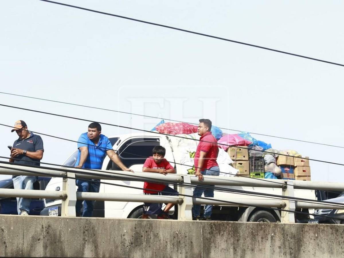 Con gas lacrimógeno y chorros de agua desalojan protestas por aumento a tasa municipal en El Progreso