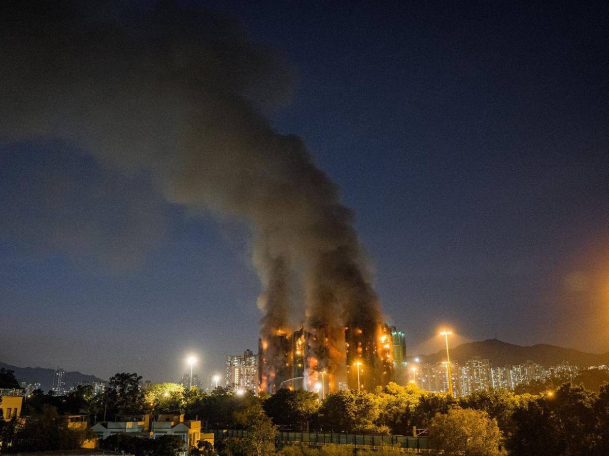 Incendio de Hong Kong: Gobierno se reúne de emergencia y habilita refugios