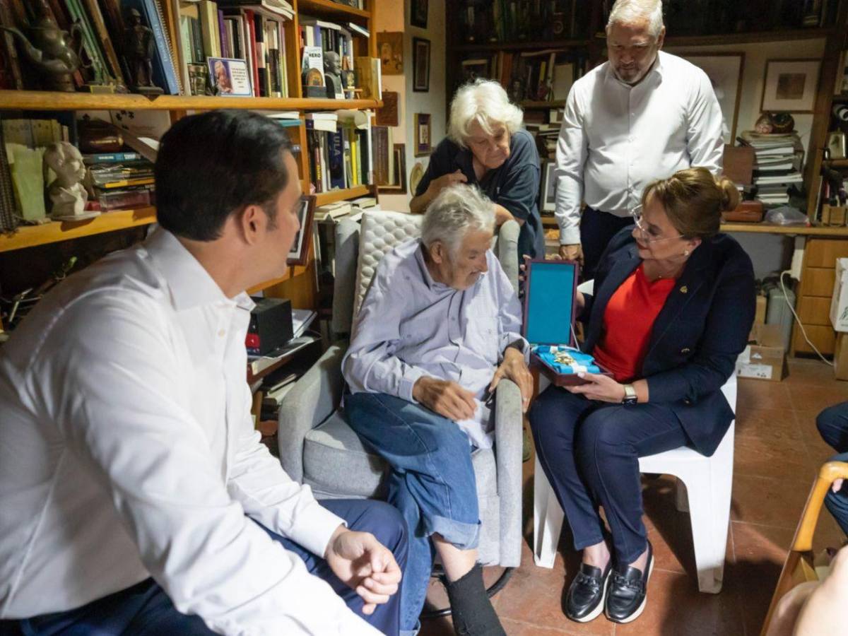 ¿Qué le regaló Xiomara Castro a ‘Pepe’ Mujica cuando lo visitó?