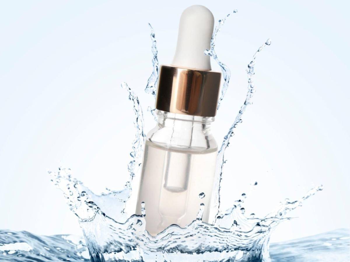 Manchas, ojeras y piel apagada: la molécula que dermatólogos no quieren que ignores