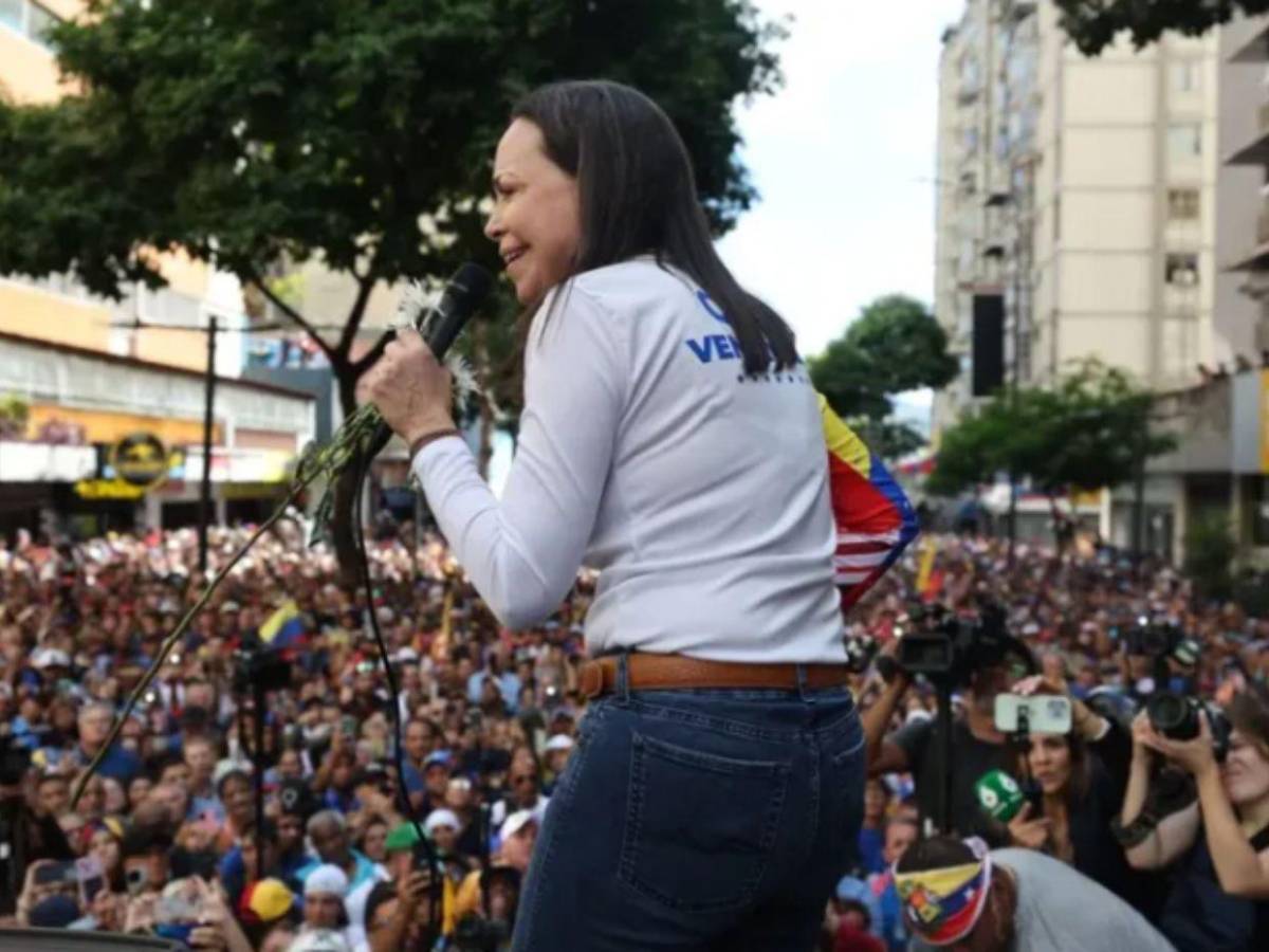 Una ruta secreta y un mensaje confirmando su paradero: ¿Cómo salió María Corina Machado de Venezuela?