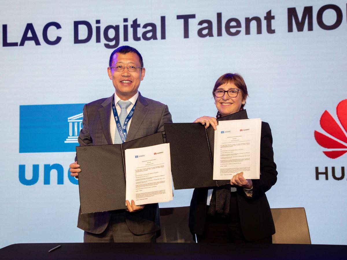 Durante el evento se firmó un convenio entre Huawei y la UNESCO, donde ambas entidades se comprometieron a avanzar en equipo por medio de proyectos conjuntos.