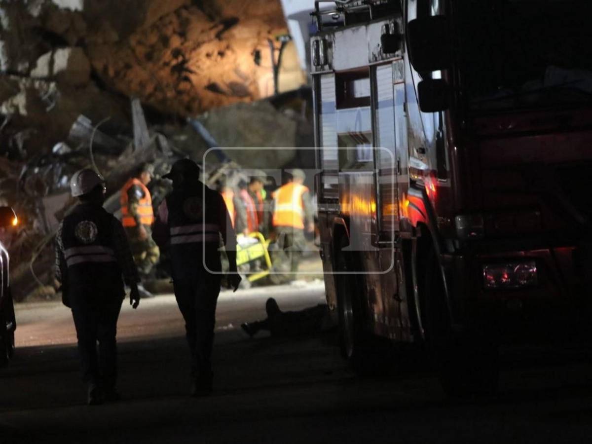 Dos días y dos noches duró la búsqueda de última víctima del derrumbe en anillo periférico