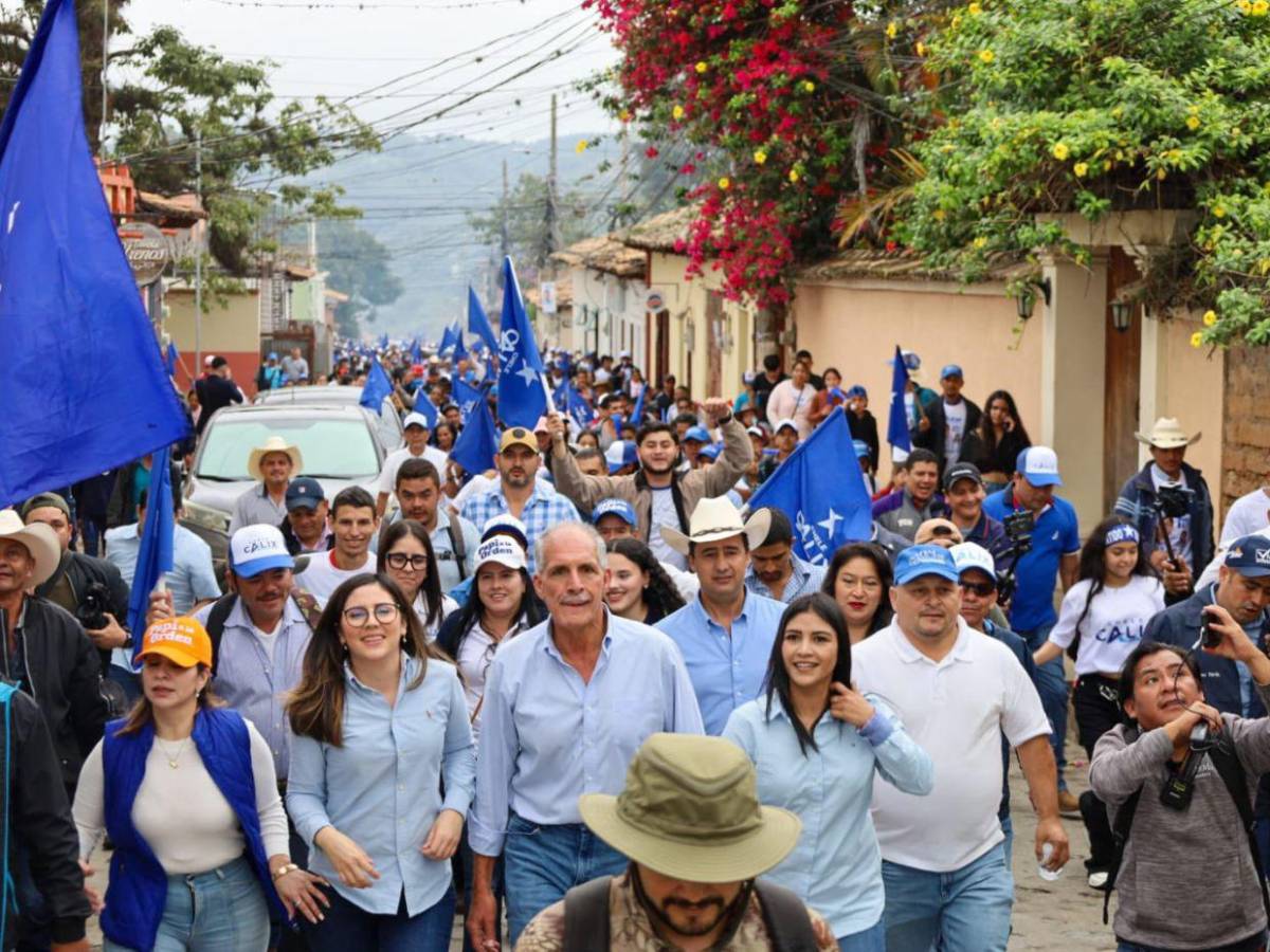 Precandidatos presidenciales continúan sus campañas en busca de votos