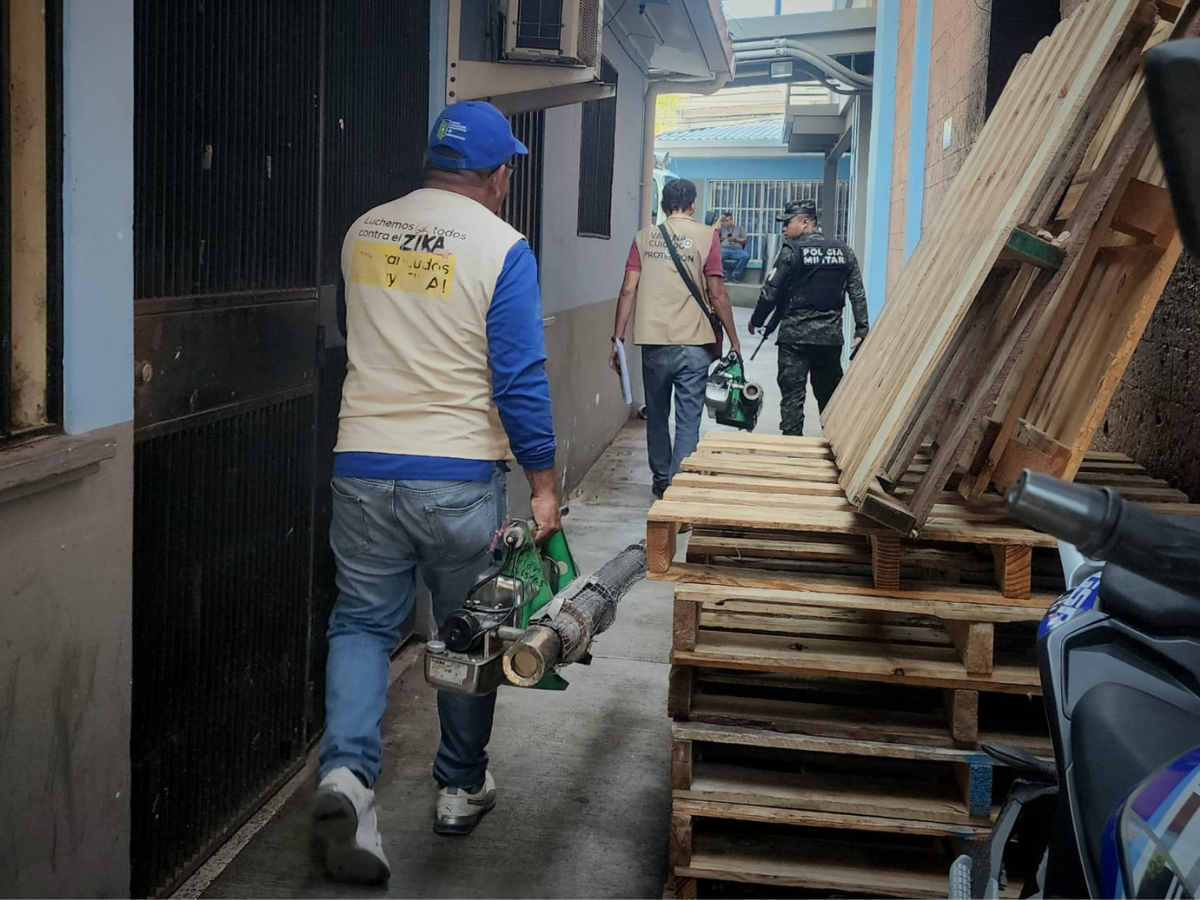 Región de Salud sólo cuenta 40 bombas para fumigar 300,000 casas en DC