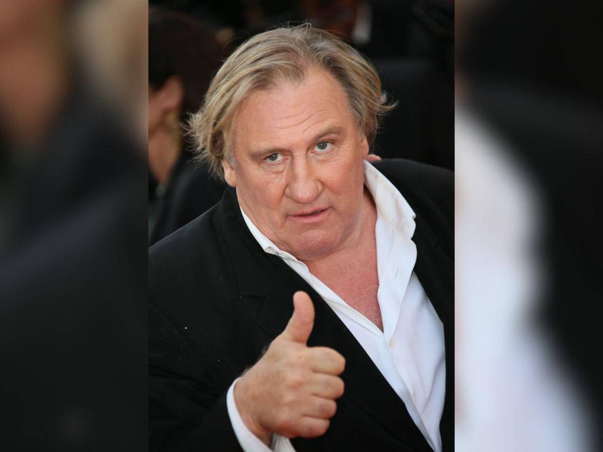 Gérard Depardieu enfrenta juicio por agredir a un paparazzi en Roma