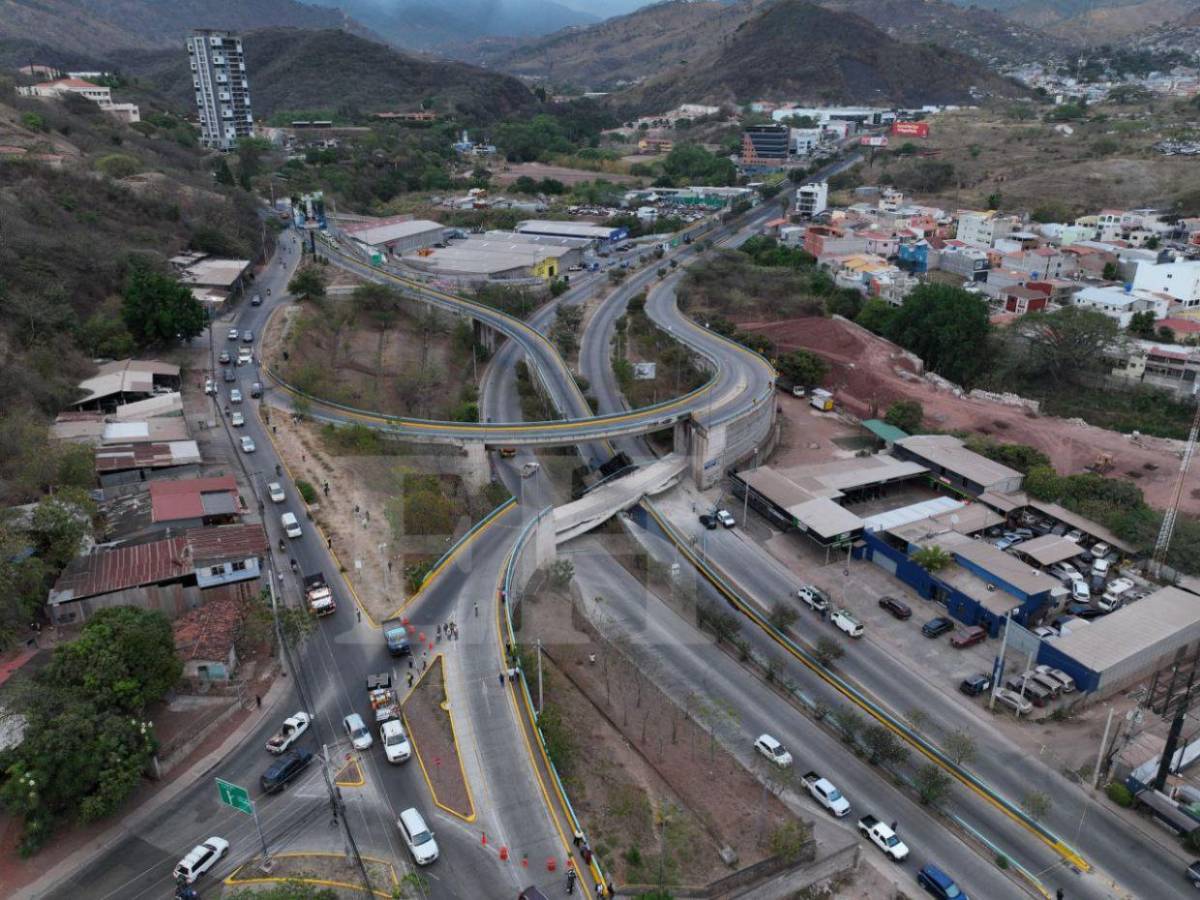 Vista aérea revela magnitud del daño en el puente Juan Manuel Gálvez
