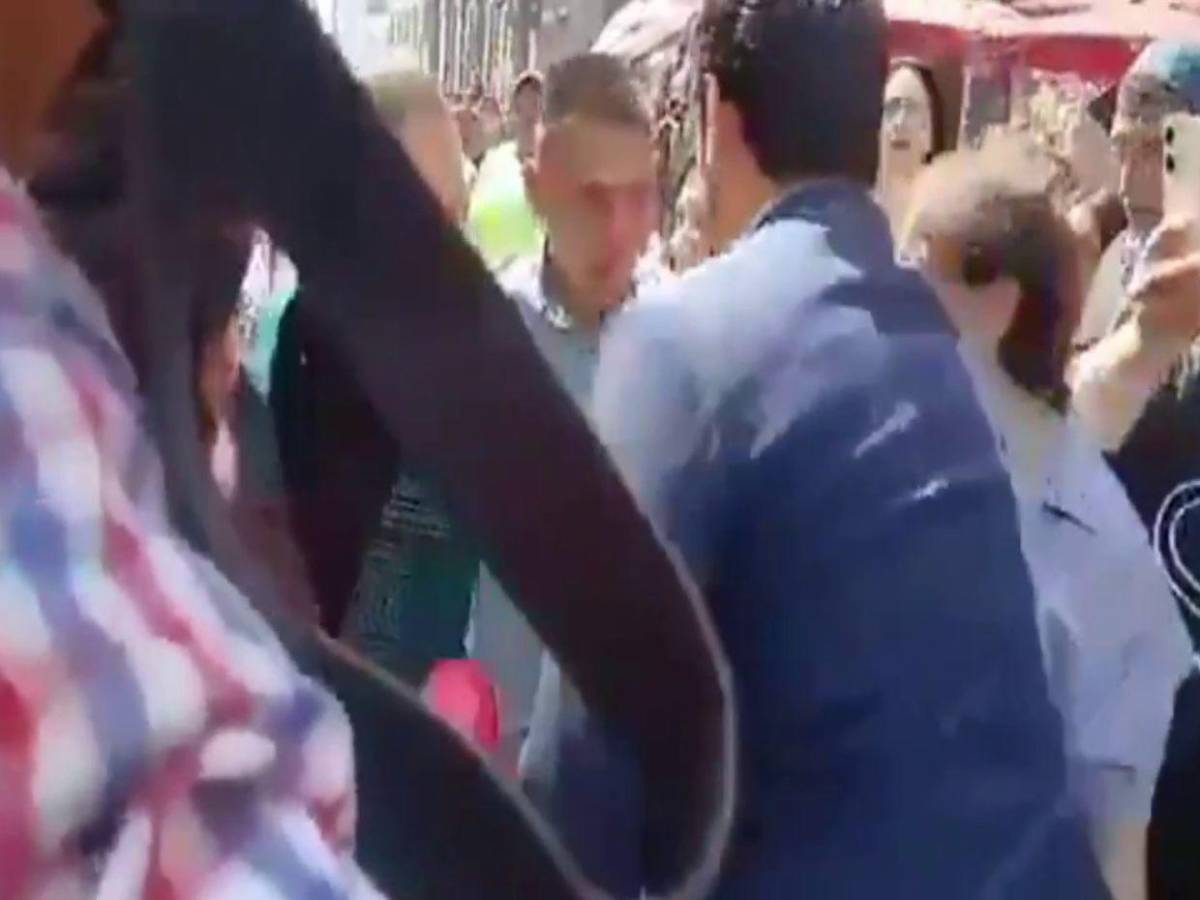 Un hombre acosó y tocó a Sheinbaum durante un recorrido en Ciudad de México