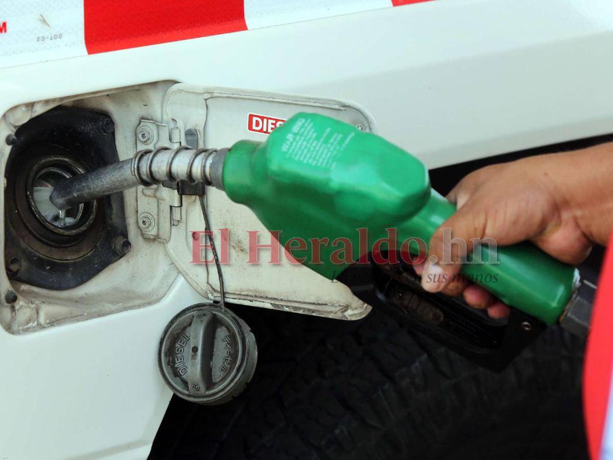 Vigente en el país fuerte rebaja a los combustibles