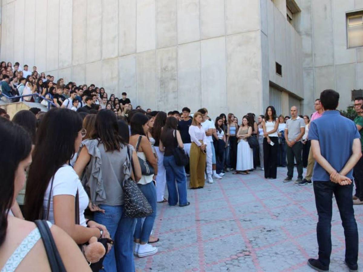 Duelo y un minuto de silencio en España tras el asesinato de estudiante en México