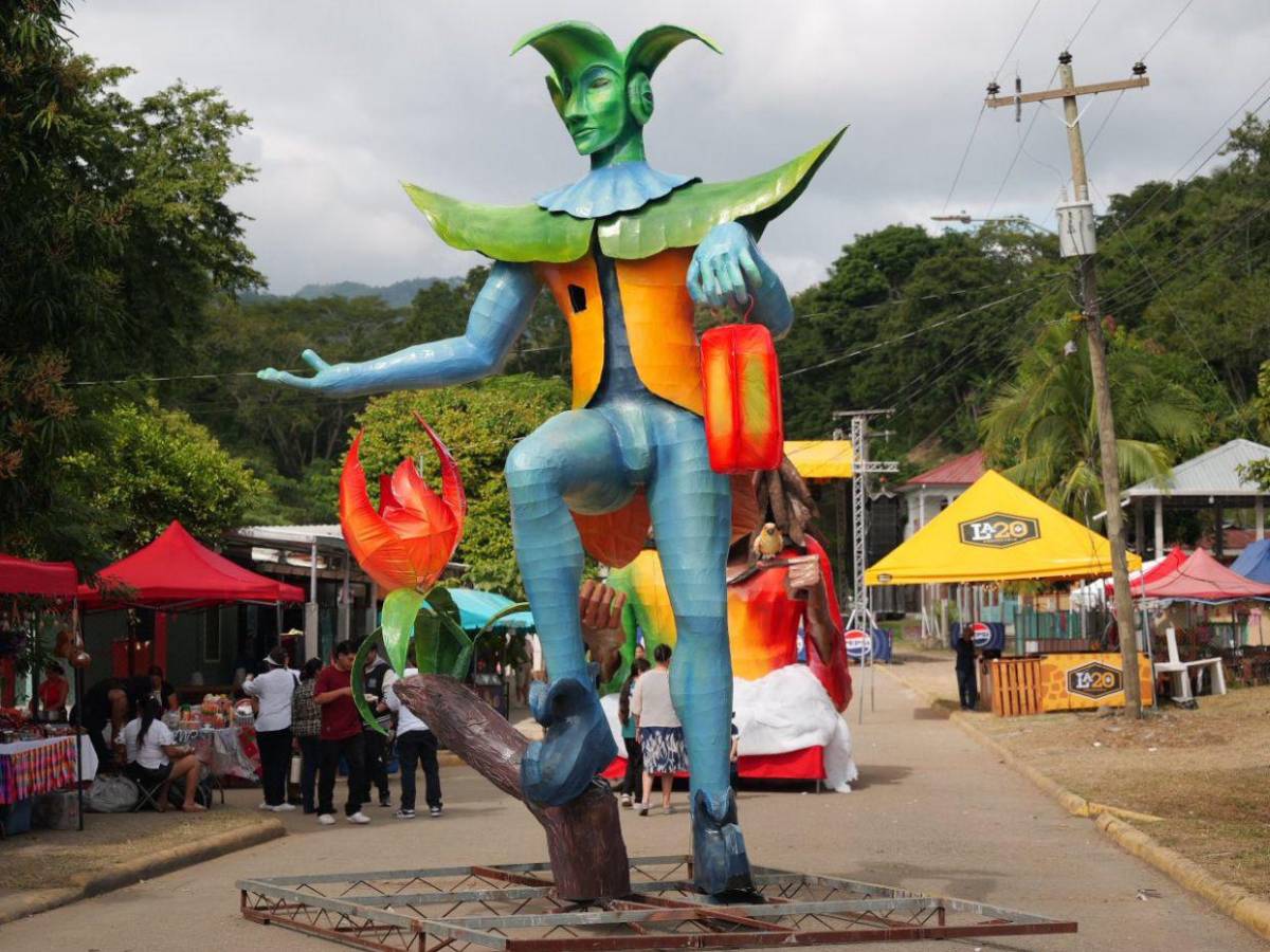 En fotos: Santa Bárbara celebra 25 años del Festival de Chimeneas Gigantes