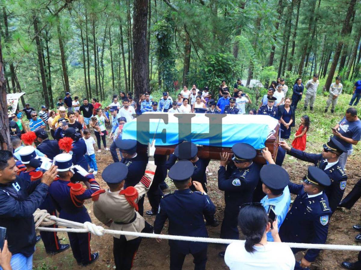 Compañeros de inspector Kevin Pérez lo despiden entre llanto y homenajes