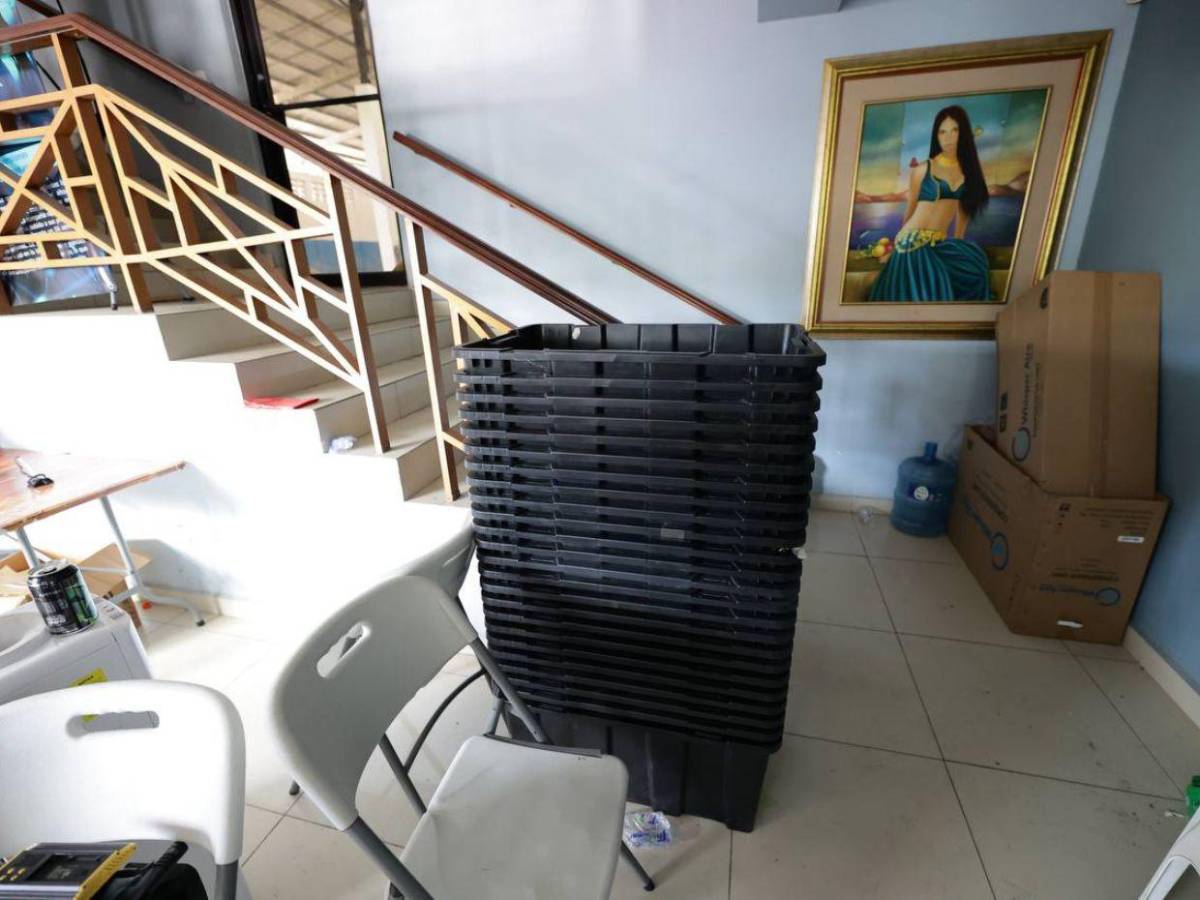 En el techo de oficina de Iván Velásquez hallan 1.8 millones de lempiras