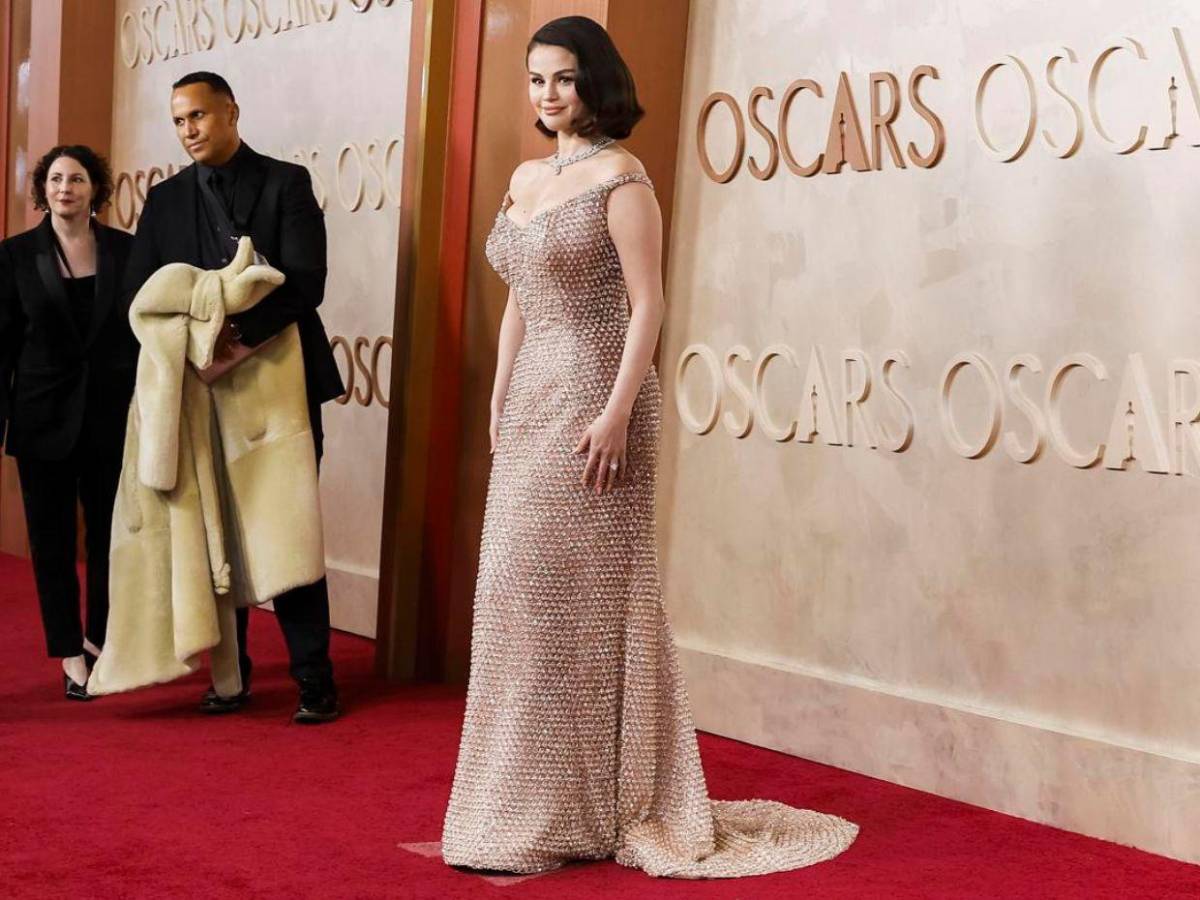 Cristales pintados a mano: el lujoso vestido de Selena Gómez en los Premios Oscar