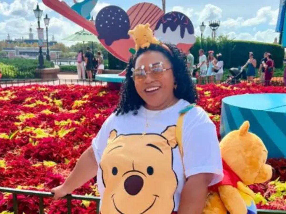 Fallece influencer de Disney a los 34 años tras una reacción alérgica durante cena navideña
