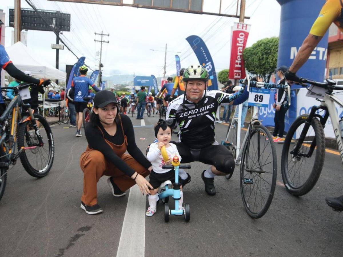 Caídas, alegría y pasión: así se vivió la decimocuarta edición de la Vuelta Ciclística EL HERALDO