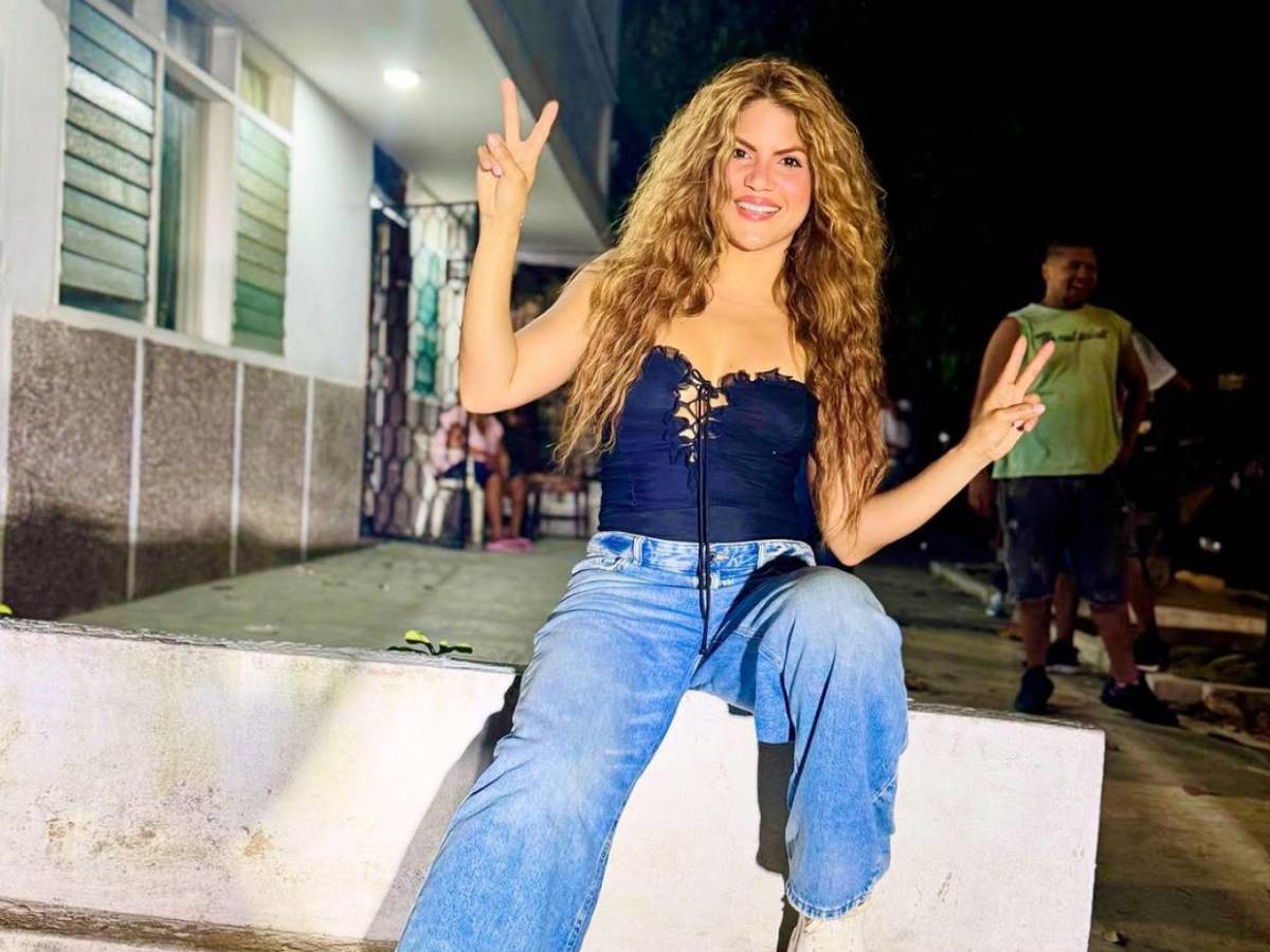 ¿Quién es Shakibecca, la imitadora de Shakira que quiso opacarla en su concierto?