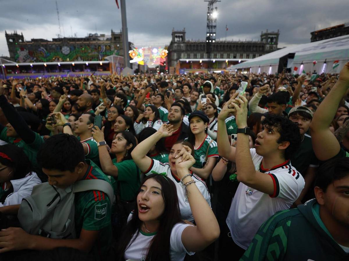 Suben a cuatro los muertos en festejo por triunfo de México: Fue una oleada de gente
