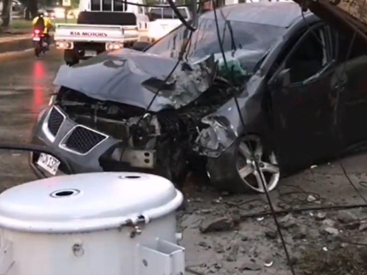 Conductor de carro turismo se salva de morir tras fatal accidente en San Pedro Sula