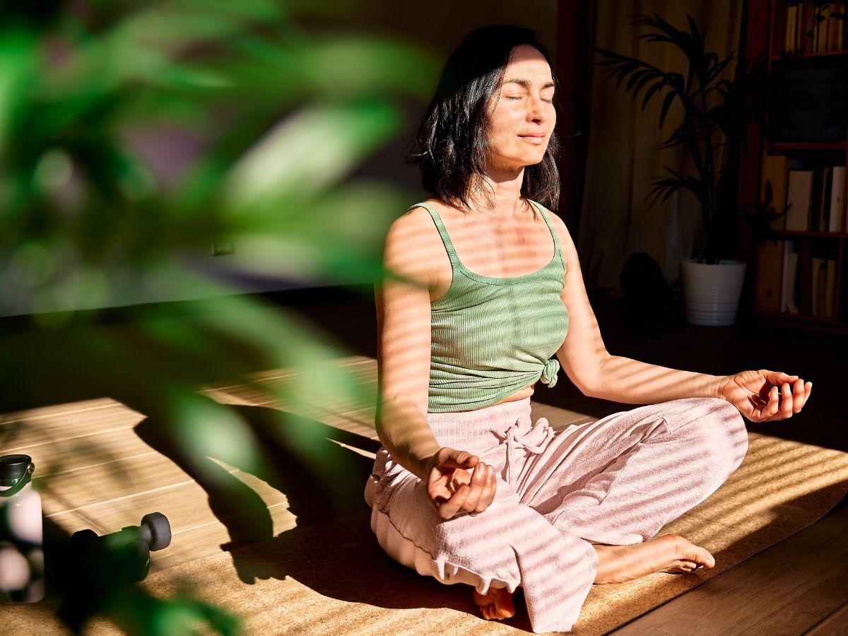 Dedique tiempo a actividades que promuevan su salud física, mental y emocional. No sacrifique innecesariamente su descanso por compromisos laborales que pueden esperar.