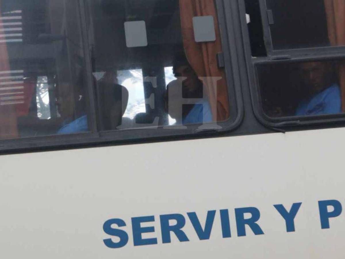 En bus comprado con fondos de la Tasa de Seguridad: así se movilizó Génesis PN en su debut en Liga