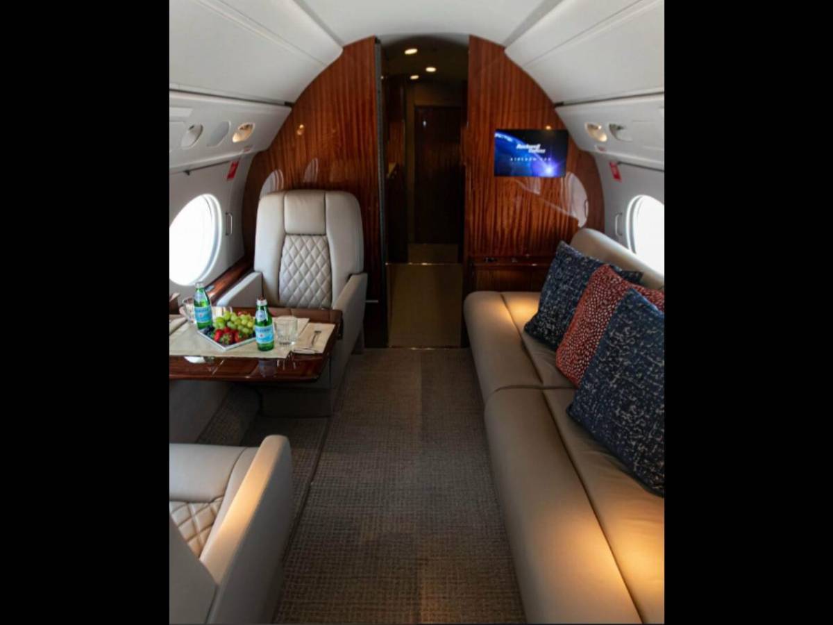 Millones en vehículos y pocos pudieron verlo: Así fue la estadía de Floyd Mayweather en Roatán