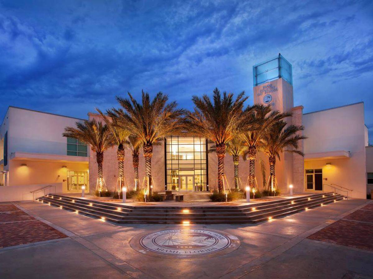 Así luce la fahcha del Miami Country Day School.