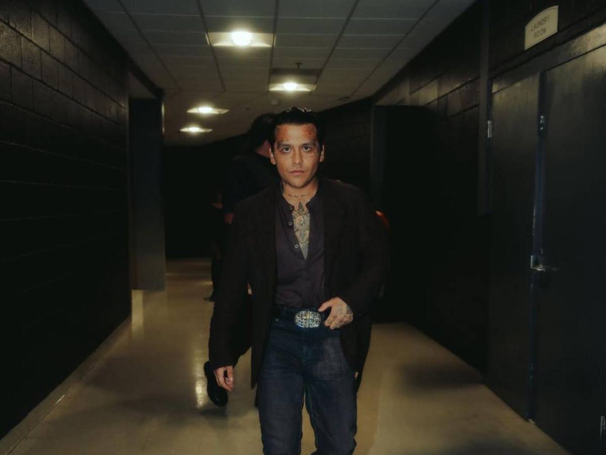 Christian Nodal sorprende con su nueva imagen “llena de serenidad”