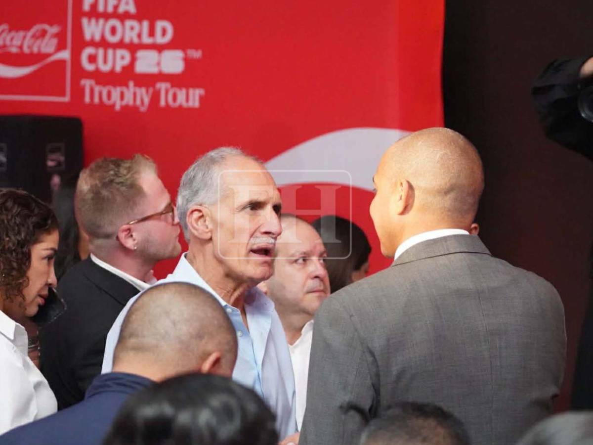 Copa del Mundo en Honduras: lo que hizo Nasry Asfura con el trofeo y, ¿qué le dijo a Trezeguet?