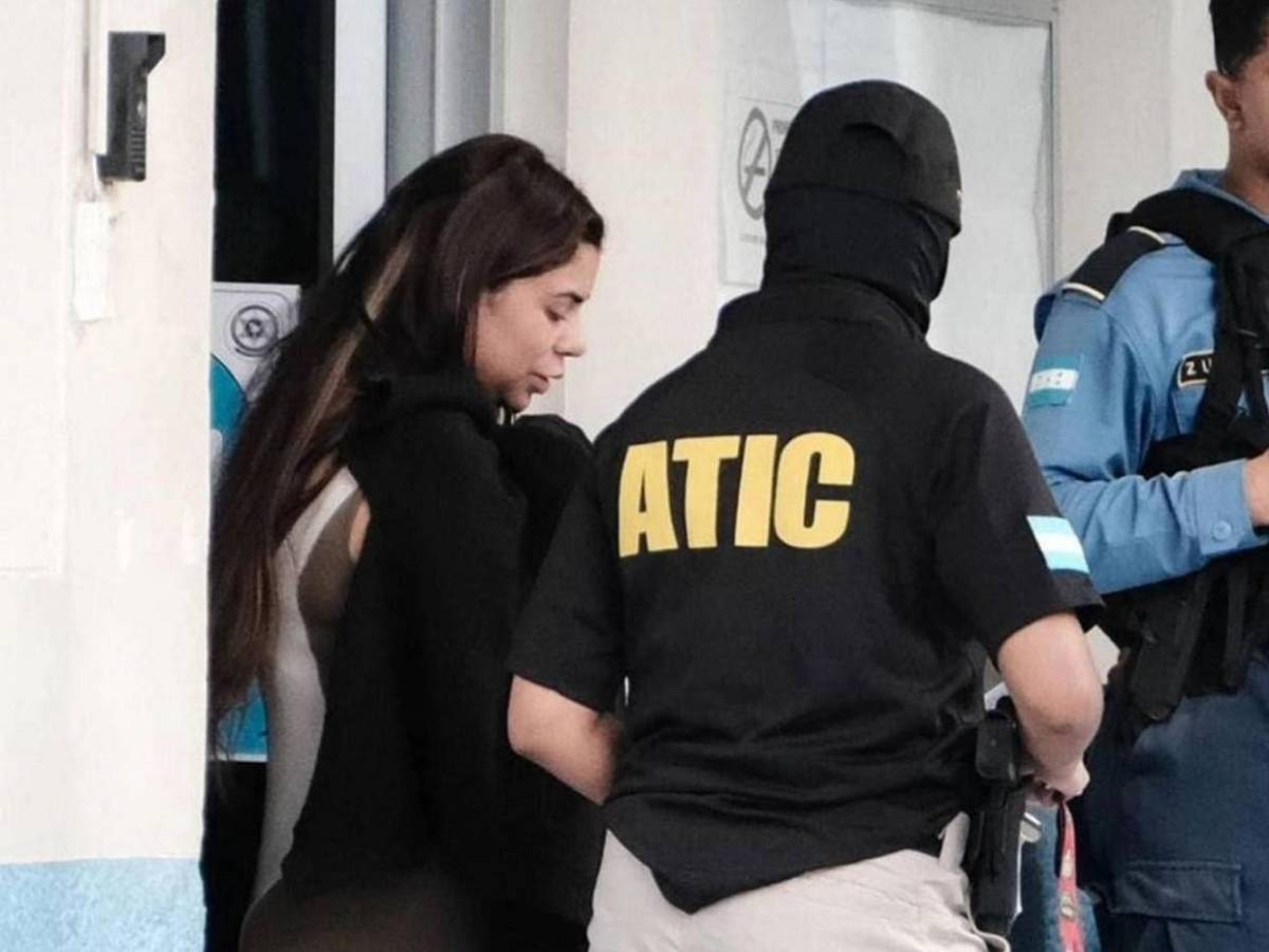 Exfiscal Francia Sofía Medina, acusada por más de 42 delitos ¿Cómo va su caso?