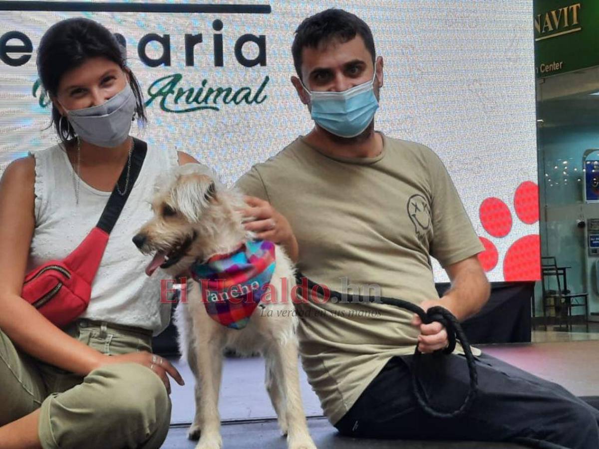 César y Carolina presumieron a Pancho.