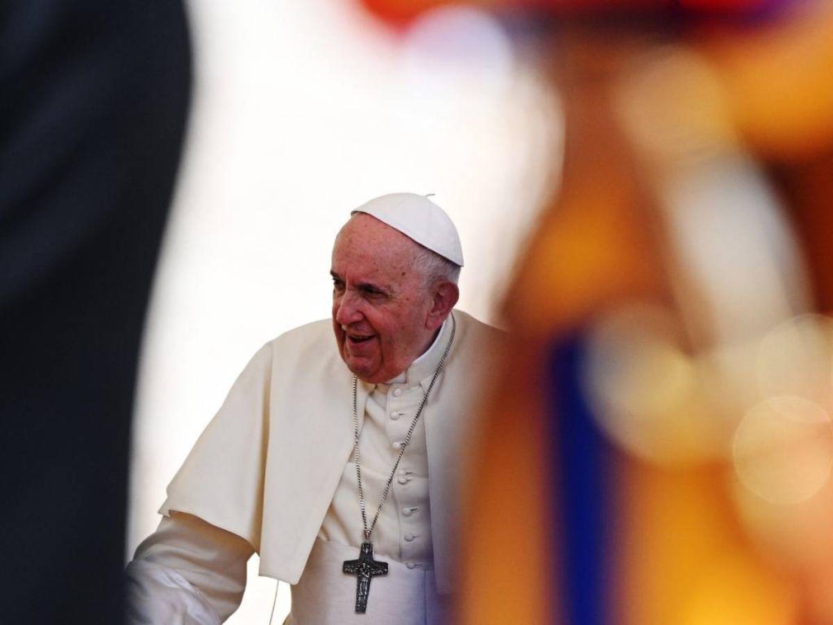 El Papa, con el “corazón roto” por matanza en Texas, condena comercio “incontrolado” de armas