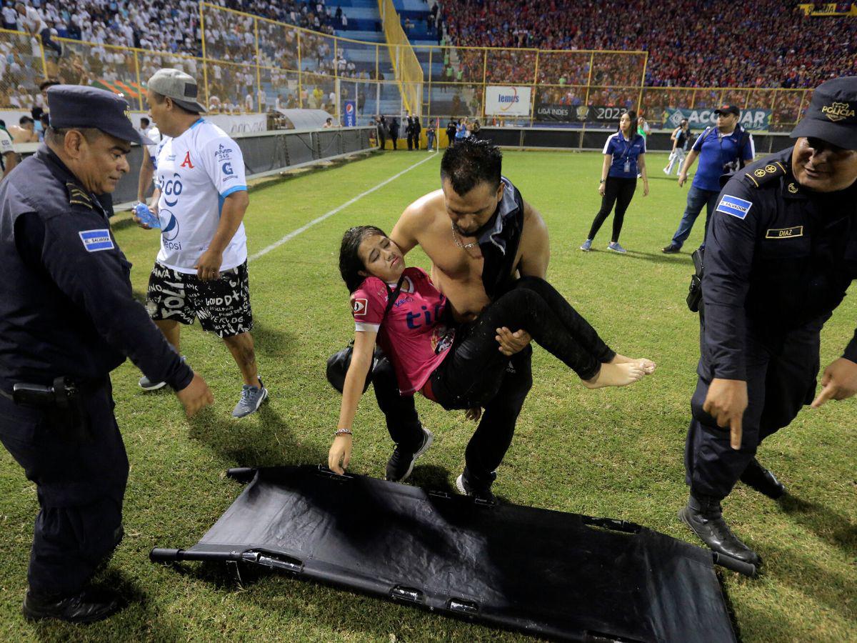 “No podía ni respirar”: Sobreviviente relata horror vivido en el estadio Cuscatlán