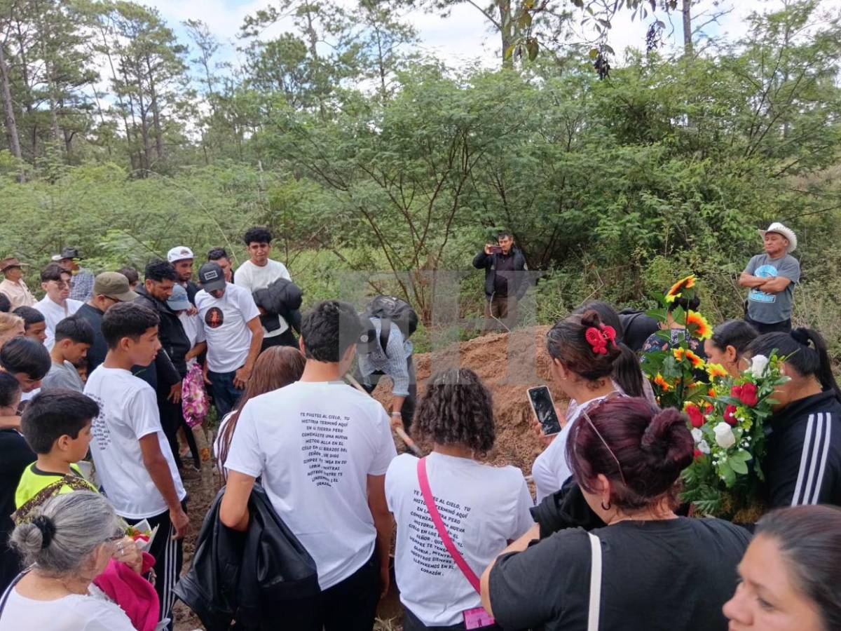 Nueva Armenia despide a Jancy España, su exreina que murió carbonizada en Mirador de Oriente