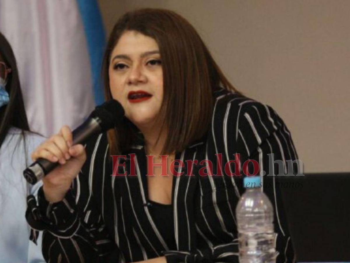 Xiomara Castro acepta la destitución de la titular del IHSS