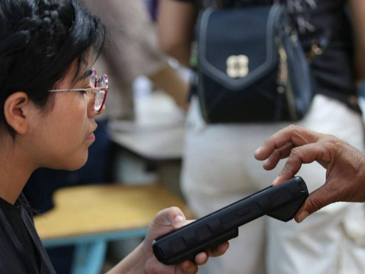 Hondureños votan con sistema biométrico, protagonista en las primarias 2025