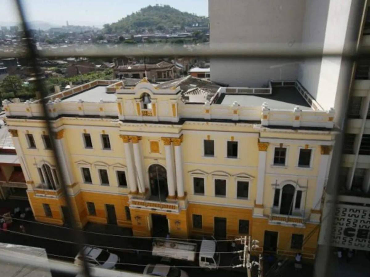 Hija de 19 años de Godofredo Fajardo gana L45 mil en alcaldía del DC: ¿qué funciones tiene?