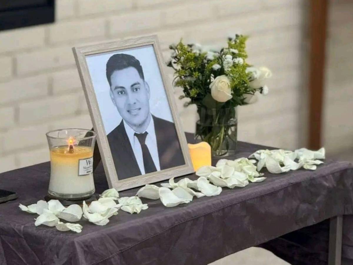 Rinden homenaje a Christian Mendoza, estudiante de Periodismo que falleció en accidente