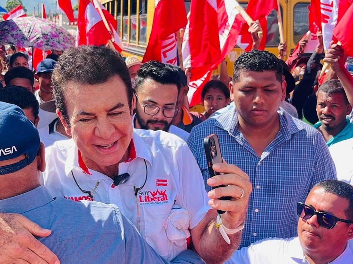 Salvador Nasralla realiza caminata en Yoro para fortalecer su candidatura