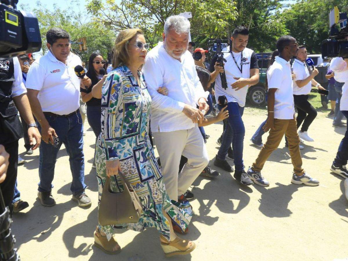 El blanco predominó: así lucieron las esposas de los precandidatos en las elecciones primarias