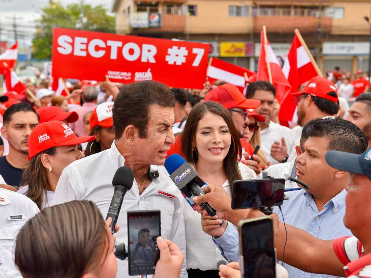 Nasralla recorre Puerto Cortés y Santa Rosa de Copán para reunirse con votantes y líderes locales