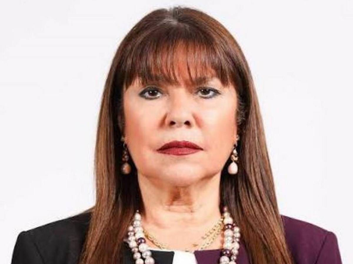 Polémica e irreverente: así es Celeste Amarilla, senadora que lanzó ofensas racistas a Mbappé
