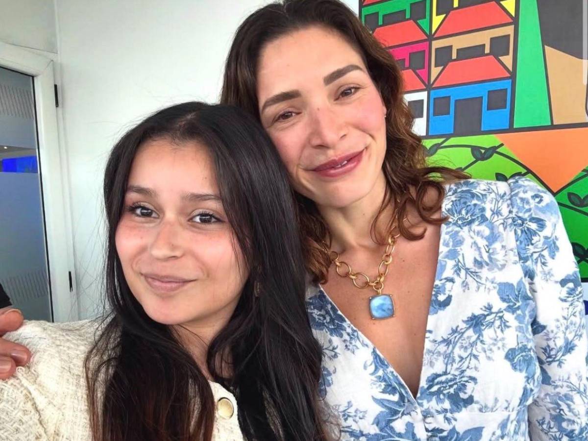Quién es Amanda Flores, nueva directora de Comunicaciones Interinstitucionales del gobierno